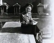 Simone de Beauvoir Dedicou sua Vida a Escrever Textos (1)